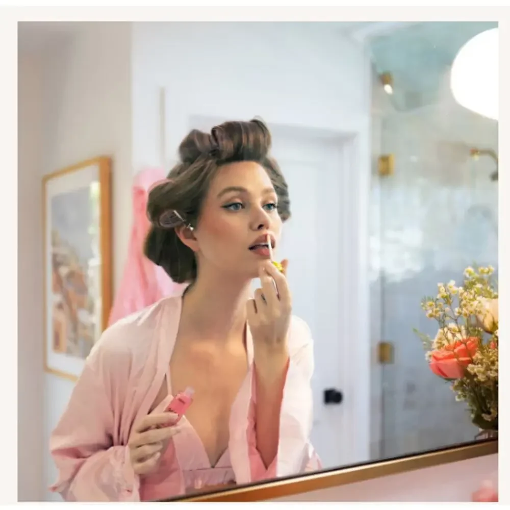 Truly Soft Serve Luxury Lip Oil with Peptide + Ceremide Softening Boosters-NEW - Picture 4 of 6